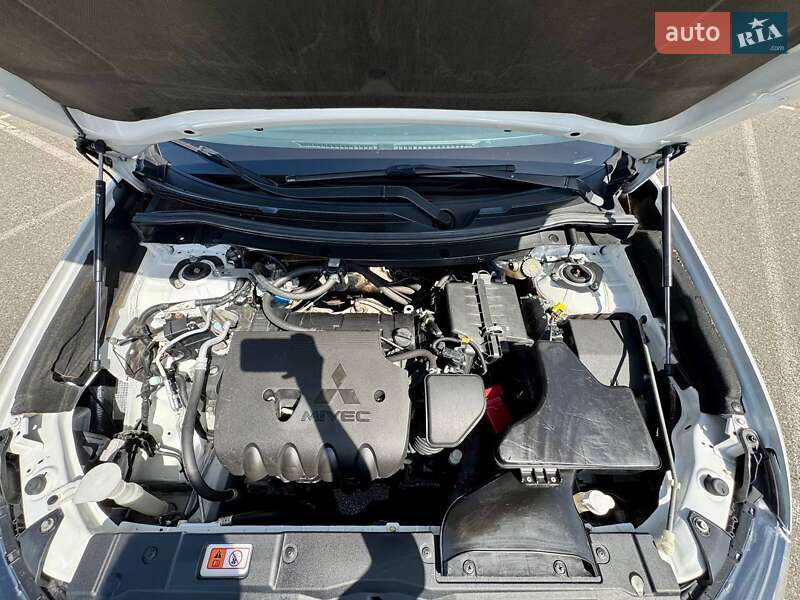 Внедорожник / Кроссовер Mitsubishi Outlander 2015 в Киеве