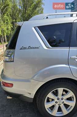 Внедорожник / Кроссовер Mitsubishi Outlander 2010 в 