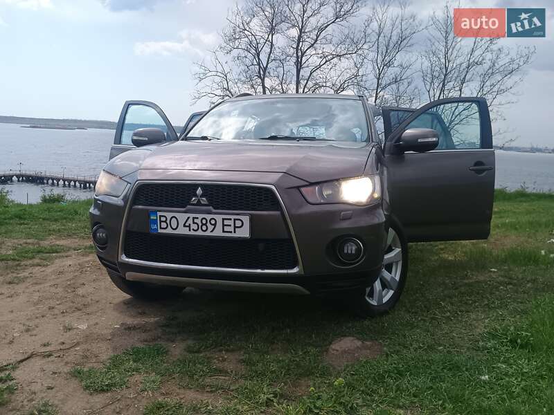 Mitsubishi Outlander 2011