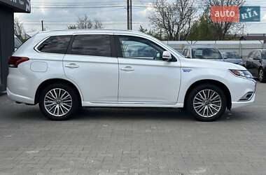 Позашляховик / Кросовер Mitsubishi Outlander 2021 в 