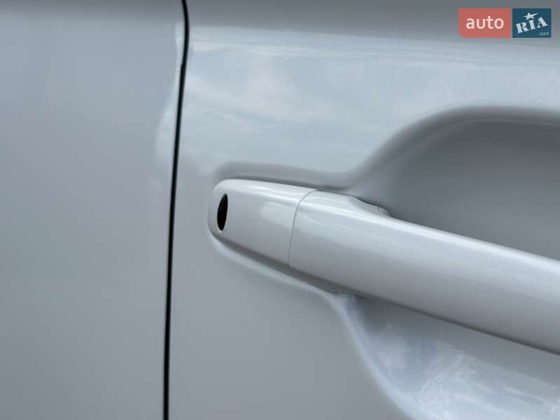 Позашляховик / Кросовер Mitsubishi Outlander 2021 в Чернівцях