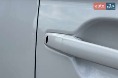 Позашляховик / Кросовер Mitsubishi Outlander 2021 в 