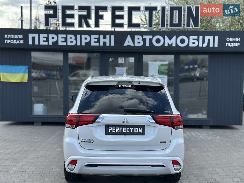 Позашляховик / Кросовер Mitsubishi Outlander 2021 в Чернівцях