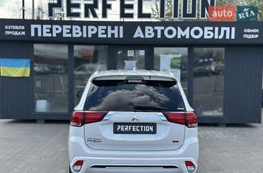 Позашляховик / Кросовер Mitsubishi Outlander 2021 в 
