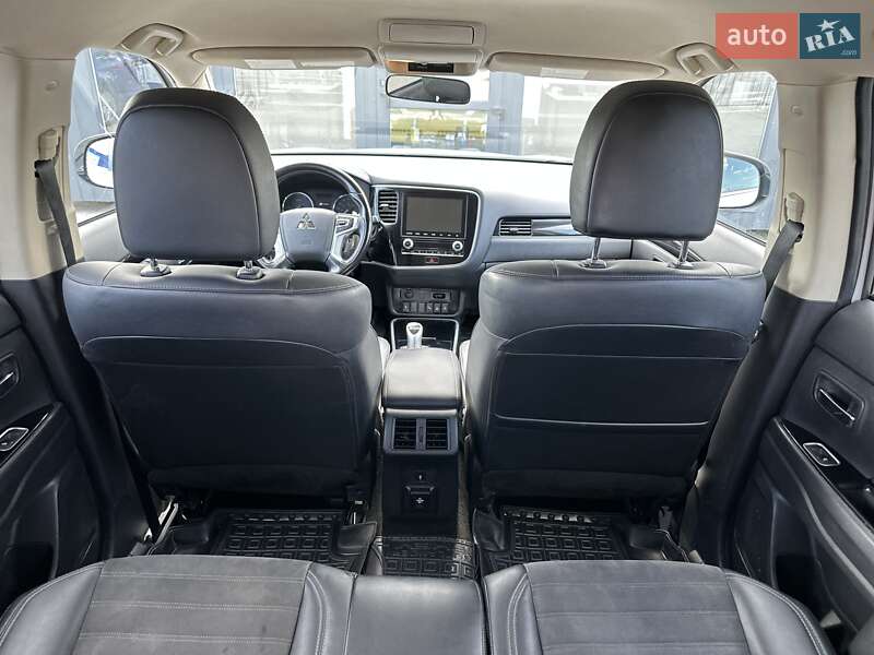 Позашляховик / Кросовер Mitsubishi Outlander 2021 в Чернівцях