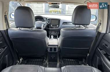 Позашляховик / Кросовер Mitsubishi Outlander 2021 в 