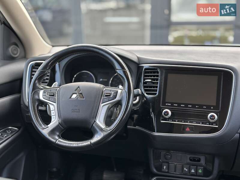 Позашляховик / Кросовер Mitsubishi Outlander 2021 в Чернівцях