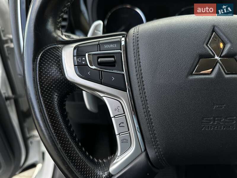 Позашляховик / Кросовер Mitsubishi Outlander 2021 в Чернівцях