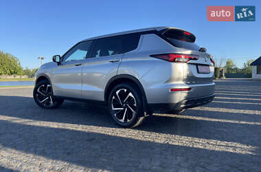 Позашляховик / Кросовер Mitsubishi Outlander 2022 в 