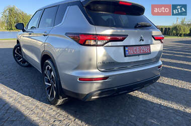 Позашляховик / Кросовер Mitsubishi Outlander 2022 в 