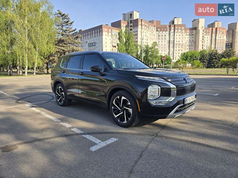 Mitsubishi Outlander 2023