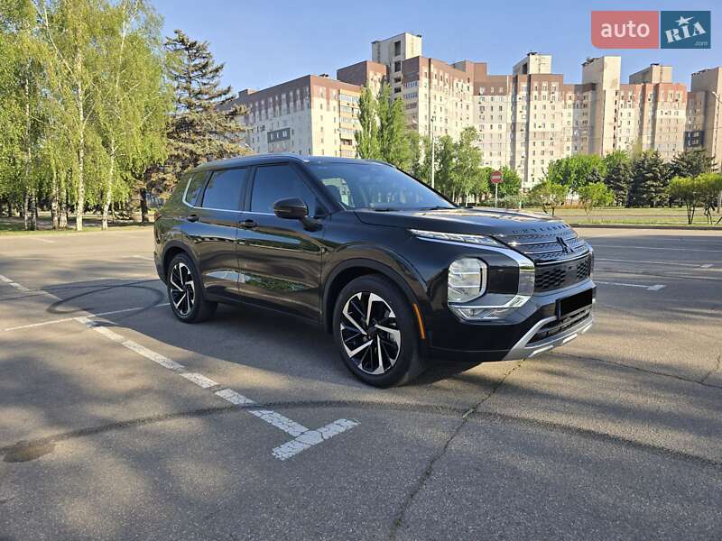 Позашляховик / Кросовер Mitsubishi Outlander 2023 в Кривому Розі