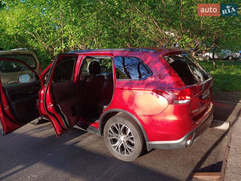 Позашляховик / Кросовер Mitsubishi Outlander 2015 в Києві