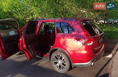 Позашляховик / Кросовер Mitsubishi Outlander 2015 в 
