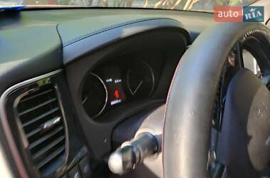 Позашляховик / Кросовер Mitsubishi Outlander 2015 в 