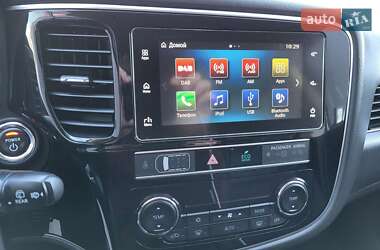 Внедорожник / Кроссовер Mitsubishi Outlander 2019 в 