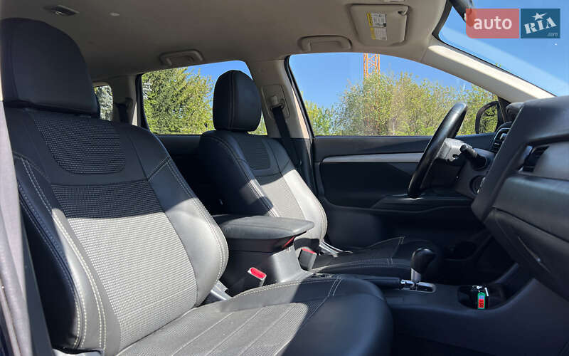 Позашляховик / Кросовер Mitsubishi Outlander 2013 в Львові