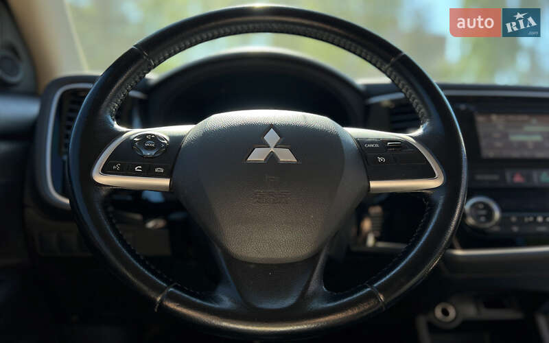 Позашляховик / Кросовер Mitsubishi Outlander 2013 в Львові