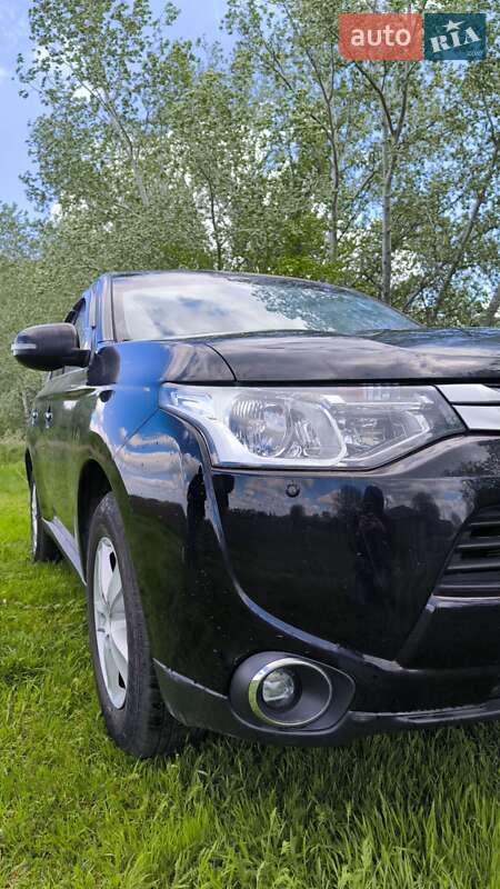 Позашляховик / Кросовер Mitsubishi Outlander 2015 в Царичанці