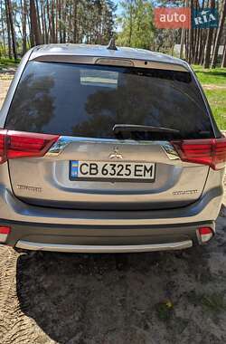 Внедорожник / Кроссовер Mitsubishi Outlander 2018 в 