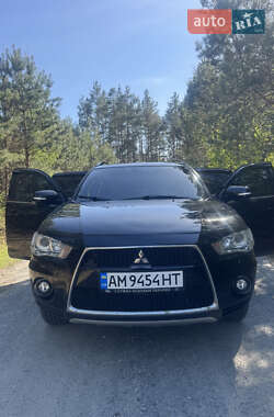 Внедорожник / Кроссовер Mitsubishi Outlander 2011 в 
