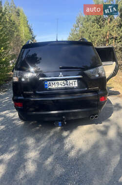 Внедорожник / Кроссовер Mitsubishi Outlander 2011 в 
