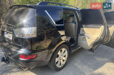 Внедорожник / Кроссовер Mitsubishi Outlander 2011 в 