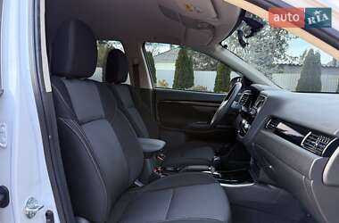 Позашляховик / Кросовер Mitsubishi Outlander 2021 в 