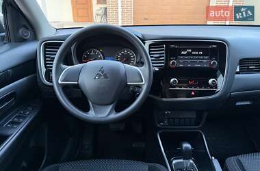 Позашляховик / Кросовер Mitsubishi Outlander 2021 в 