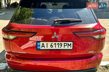 Позашляховик / Кросовер Mitsubishi Outlander 2021 в 
