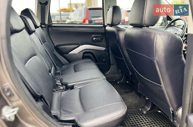 Внедорожник / Кроссовер Mitsubishi Outlander 2011 в 