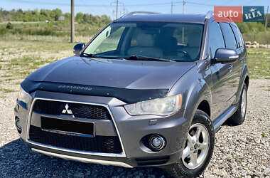Внедорожник / Кроссовер Mitsubishi Outlander 2010 в Новояворовске