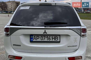 Внедорожник / Кроссовер Mitsubishi Outlander 2014 в 