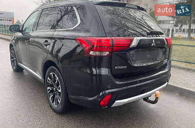 Внедорожник / Кроссовер Mitsubishi Outlander 2018 в 