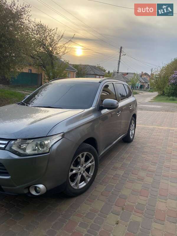 Mitsubishi Outlander 2012