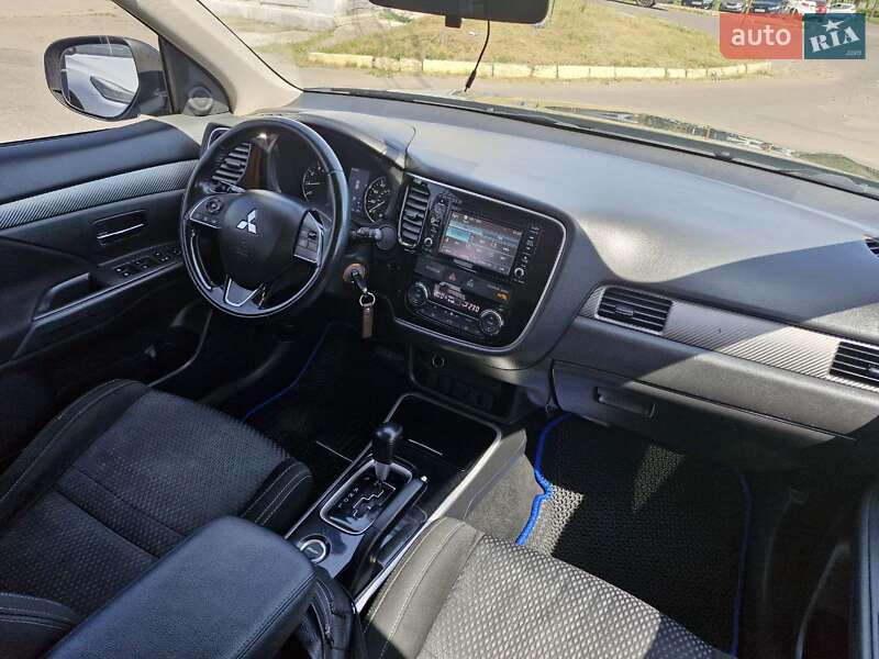 Позашляховик / Кросовер Mitsubishi Outlander 2017 в Миколаєві
