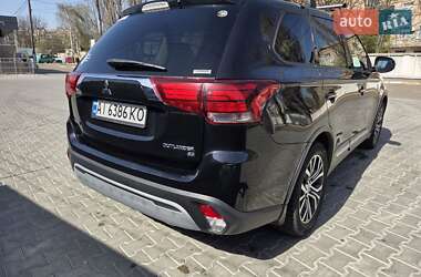 Внедорожник / Кроссовер Mitsubishi Outlander 2017 в 