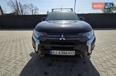 Внедорожник / Кроссовер Mitsubishi Outlander 2017 в 