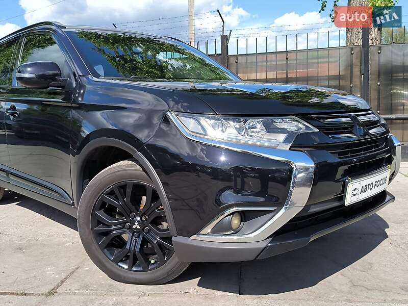 Позашляховик / Кросовер Mitsubishi Outlander 2018 в Києві