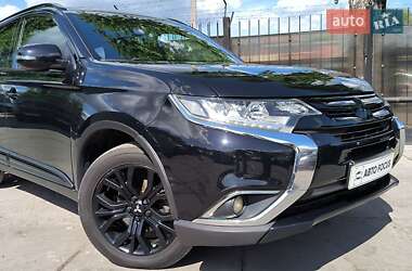 Внедорожник / Кроссовер Mitsubishi Outlander 2018 в 