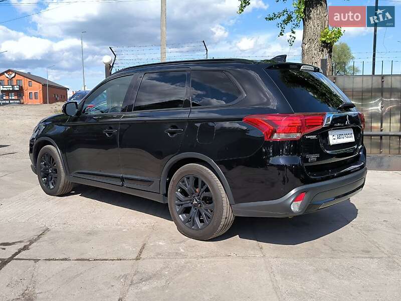 Позашляховик / Кросовер Mitsubishi Outlander 2018 в Києві