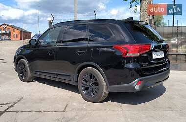 Внедорожник / Кроссовер Mitsubishi Outlander 2018 в 