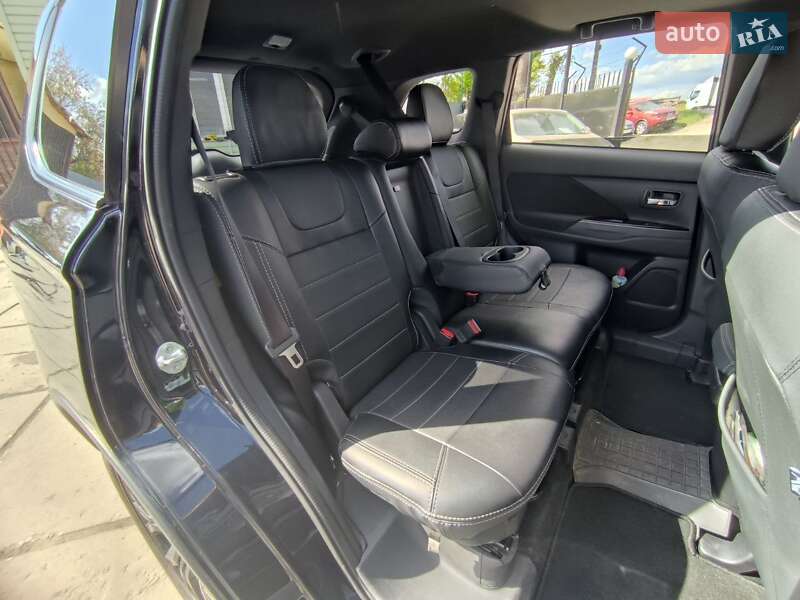Позашляховик / Кросовер Mitsubishi Outlander 2018 в Києві