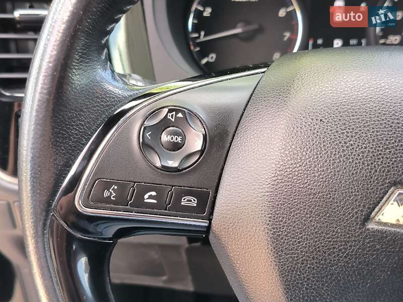 Позашляховик / Кросовер Mitsubishi Outlander 2018 в Києві
