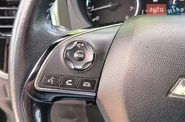 Внедорожник / Кроссовер Mitsubishi Outlander 2018 в 