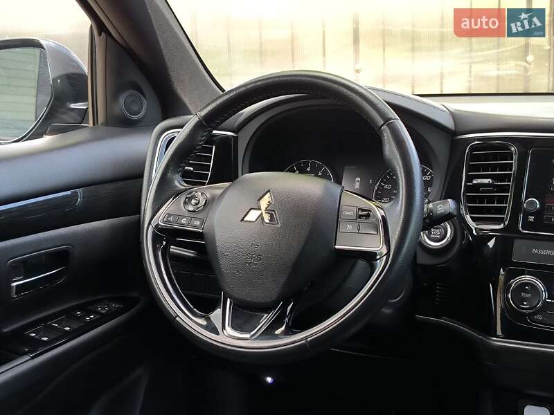 Позашляховик / Кросовер Mitsubishi Outlander 2018 в Києві