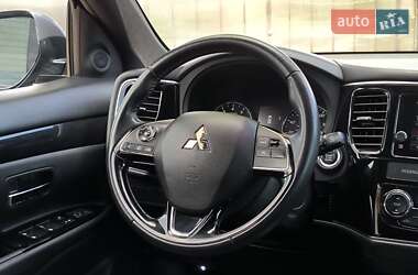 Внедорожник / Кроссовер Mitsubishi Outlander 2018 в 