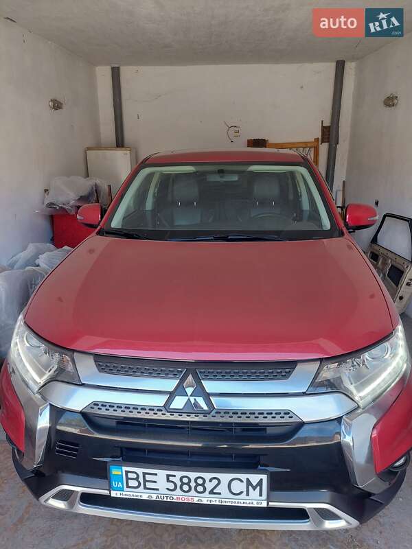 Позашляховик / Кросовер Mitsubishi Outlander 2019 в Миколаєві