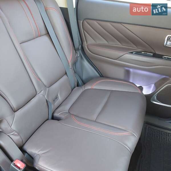 Внедорожник / Кроссовер Mitsubishi Outlander 2017 в Кривом Роге