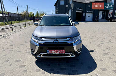 Внедорожник / Кроссовер Mitsubishi Outlander 2018 в 